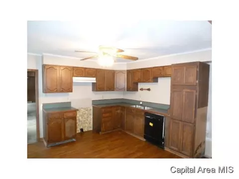 649 E Lincoln, White Hall, IL 62092 photo 4