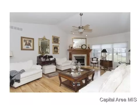 244 Whitman Dr, Springfield, IL 62711 photo 3
