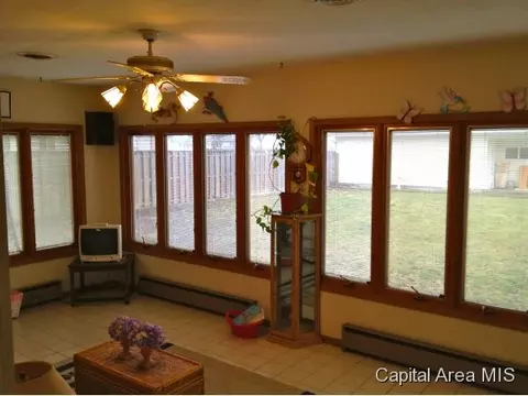 300 E Little St, Athens, IL 62613 photo 10