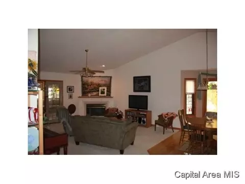 7205 Piper Glen Dr, Springfield, IL 62711 photo 4