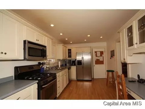 1825 S Pasfield Street St, Springfield, IL 62704 photo 4
