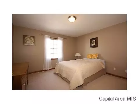 1805 Armitage Dr, Springfield, IL 62711 photo 2