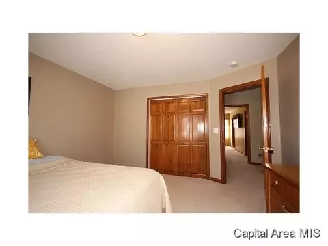 1805 Armitage Dr, Springfield, IL 62711 photo 4