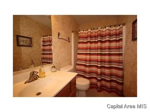 1805 Armitage Dr, Springfield, IL 62711 photo 3