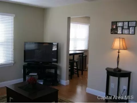 2413 S 1st St, Springfield, IL 62704 photo 4