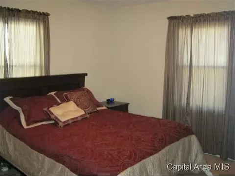 2413 S 1st St, Springfield, IL 62704 photo 7