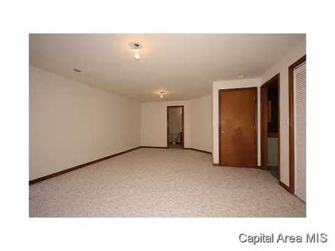 1185 Willowbrook, Springfield, IL 62711 photo 12