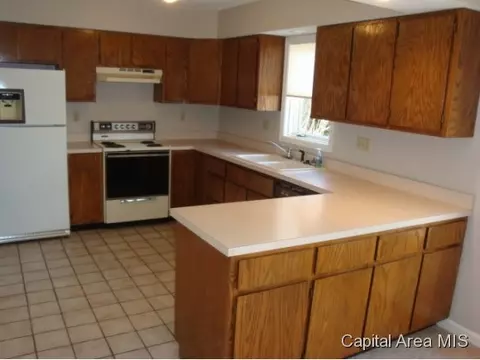 307 Bellerive, Springfield, IL 62704 photo 2