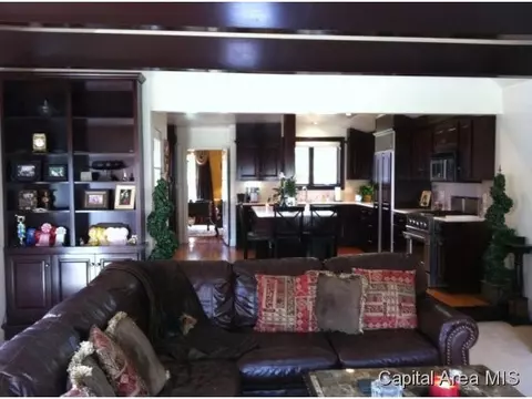 1957 Outer Park Dr, Springfield, IL 62704 photo 5