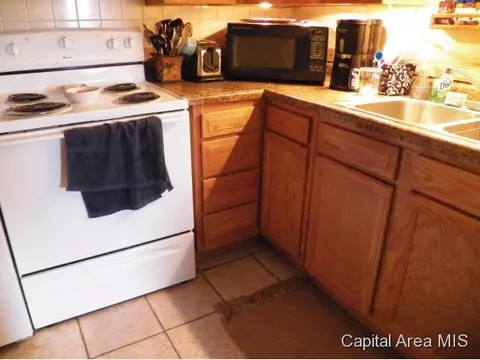 329 E Jefferson, Riverton, IL 62561 photo 2