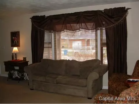 45 Glen Aire Dr, Springfield, IL 62703 photo 2