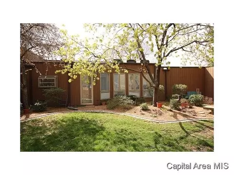 5 Washington Pl, Springfield, IL 62702 photo 1