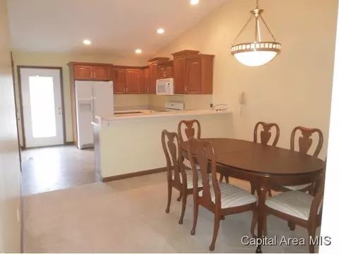 2807 Wordsworth, Springfield, IL 62711 photo 2