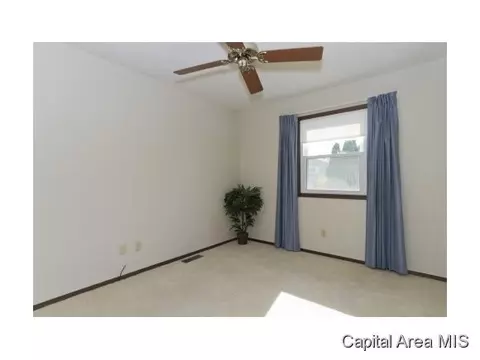 2027 Scarbrough, Springfield, IL 62702 photo 12