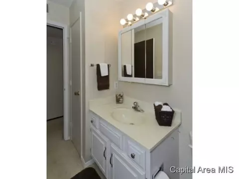 2027 Scarbrough, Springfield, IL 62702 photo 9