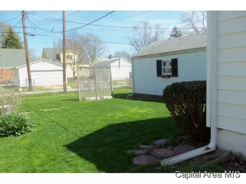 2040 N 6th St, Springfield, IL 62702 photo 2
