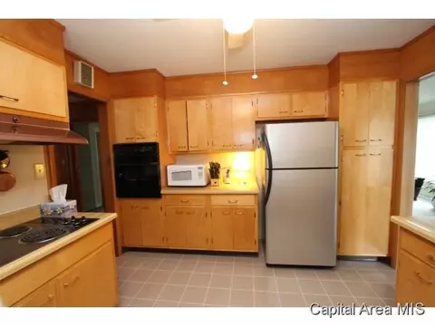2114 S Park, Springfield, IL 62704 photo 6