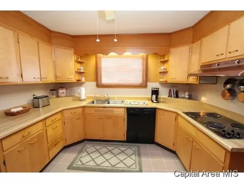 2114 S Park, Springfield, IL 62704 photo 5