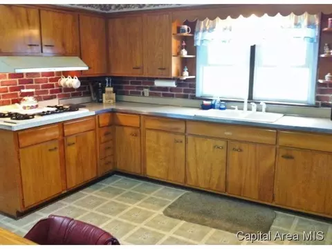 1109 N Koke Ml, Springfield, IL 62711 photo 2