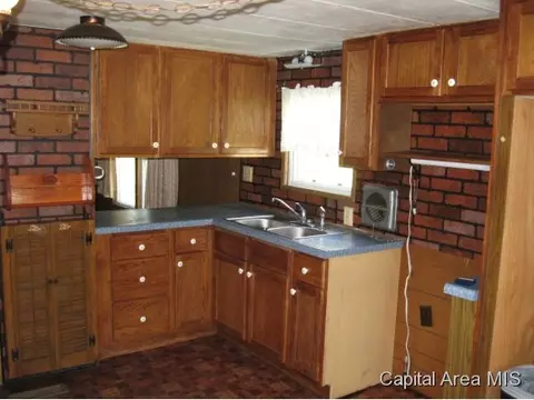 819 Madison St, Girard, IL 62640 photo 3