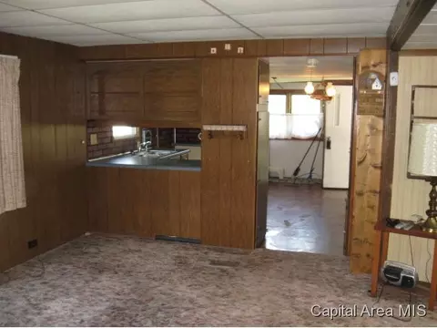 819 Madison St, Girard, IL 62640 photo 7