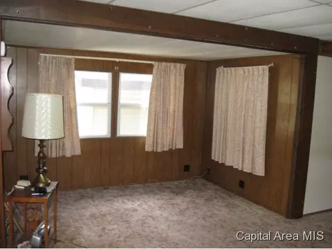 819 Madison St, Girard, IL 62640 photo 8