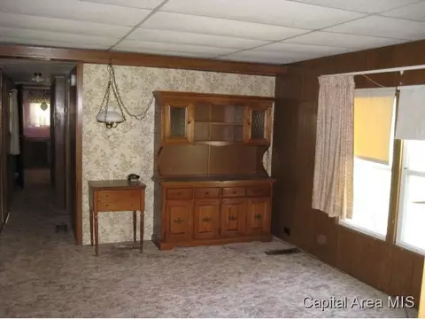 819 Madison St, Girard, IL 62640 photo 6