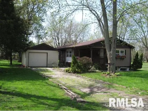 819 Madison St, Girard, IL 62640 photo 1