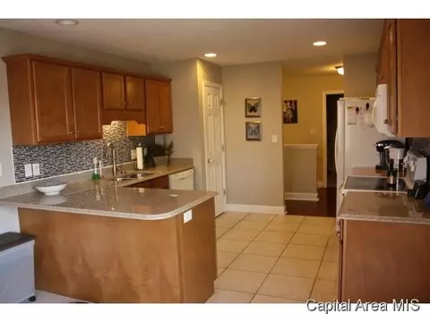 5113 Manhattan Dr, Springfield, IL 62711 photo 3