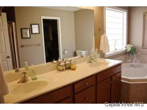 5113 Manhattan Dr, Springfield, IL 62711 photo 11