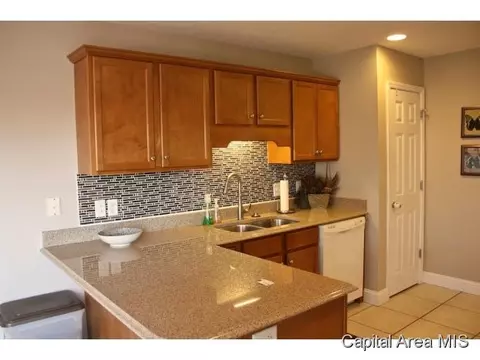 5113 Manhattan Dr, Springfield, IL 62711 photo 5