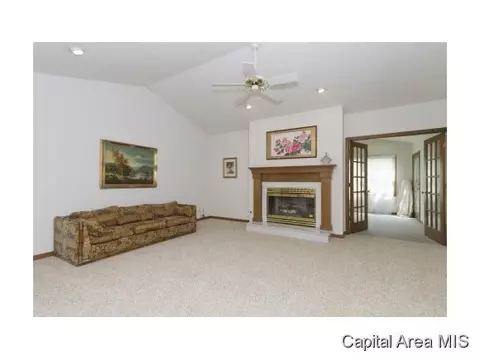 3412 Red Hawk, Springfield, IL 62711 photo 5