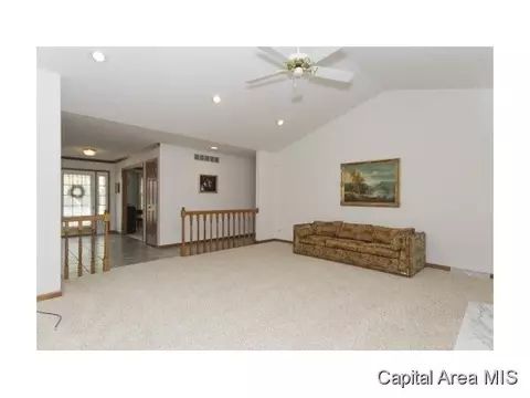 3412 Red Hawk, Springfield, IL 62711 photo 6