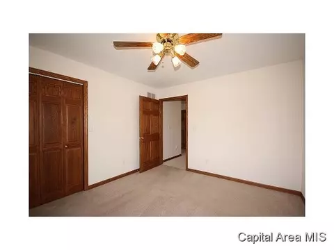 2420 Shabbona Dr, Springfield, IL 62702 photo 7