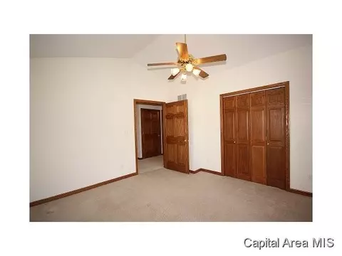 2420 Shabbona Dr, Springfield, IL 62702 photo 8
