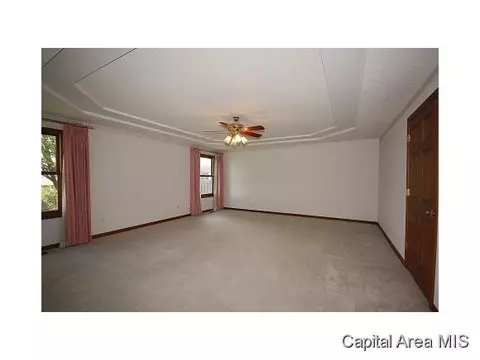 2420 Shabbona Dr, Springfield, IL 62702 photo 17