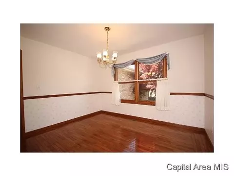 2420 Shabbona Dr, Springfield, IL 62702 photo 6
