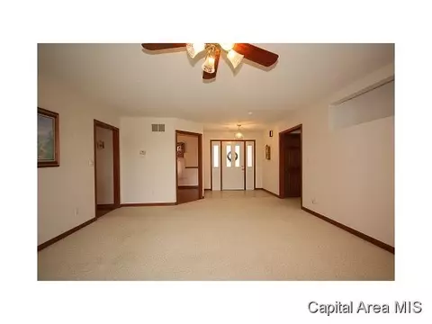 2420 Shabbona Dr, Springfield, IL 62702 photo 11