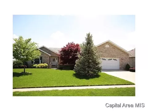 2420 Shabbona Dr, Springfield, IL 62702 photo 1