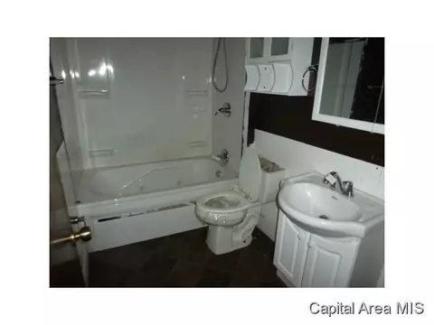 611 Eastman Ave, Springfield, IL 62702 photo 8