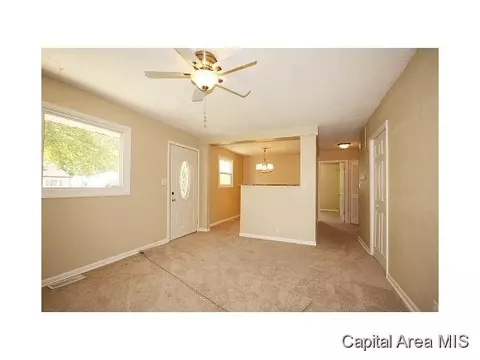 1641 Schrader, Springfield, IL 62702 photo 2