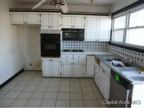 529 Broad Pl, Springfield, IL 62703 photo 6