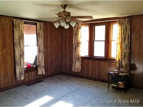 300 W Pine Street St, Tallula, IL 62688 photo 7
