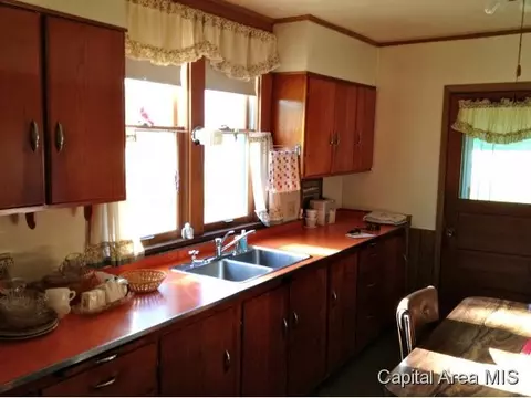 300 W Pine Street St, Tallula, IL 62688 photo 12