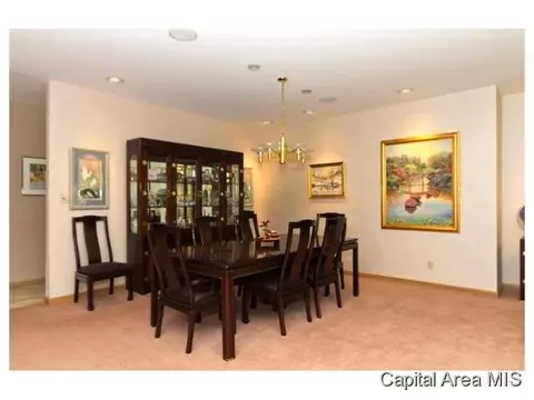 401 Clipper, Springfield, IL 62711 photo 9