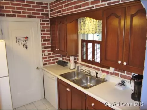400 S Amos, Springfield, IL 62704 photo 6