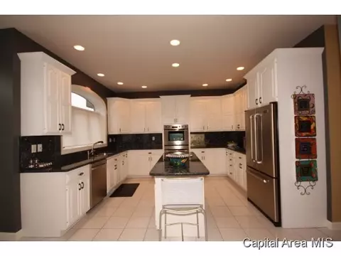 827 Coventry, Springfield, IL 62702 photo 7