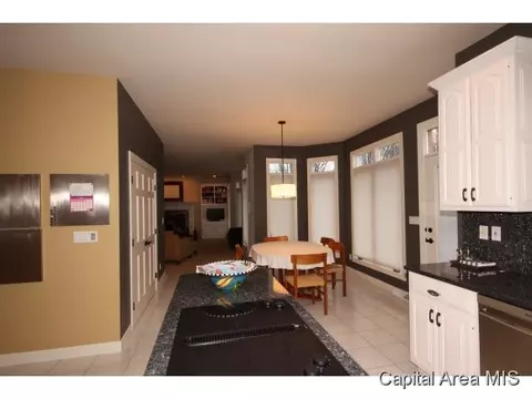 827 Coventry, Springfield, IL 62702 photo 8