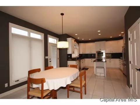 827 Coventry, Springfield, IL 62702 photo 11
