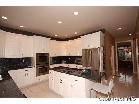 827 Coventry, Springfield, IL 62702 photo 9